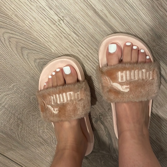 First ever Puma Fenty Slides 💗 - Picture 2 of 3